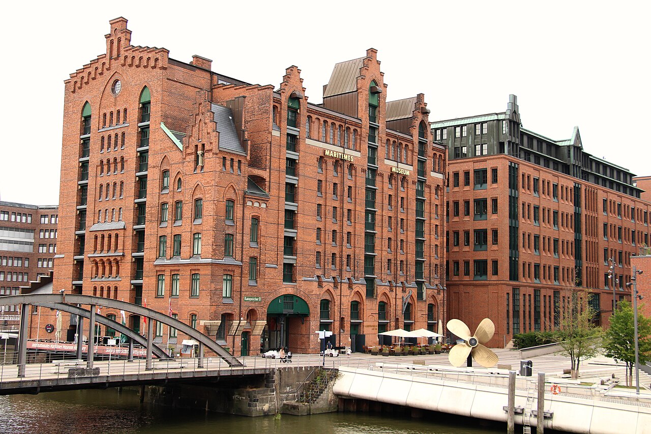 Speicherstadt, HafenCity und Elbe